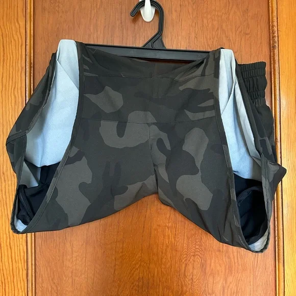 Albion Lunge women’s camo lined shorts size XL good condition - Picture 6 of 10